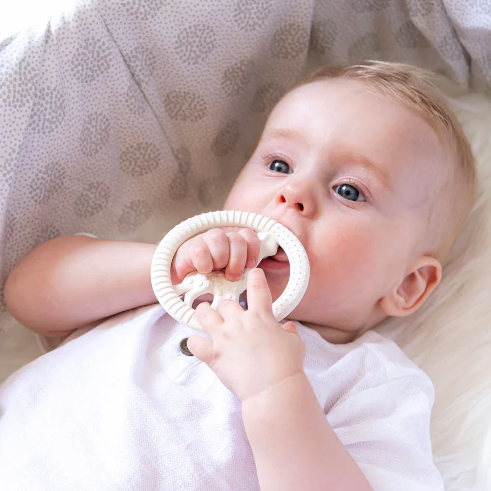 Sophie la girafe® So’Pure Circle – Unazë Kafshimi për Dhëmbët e Foshnjës