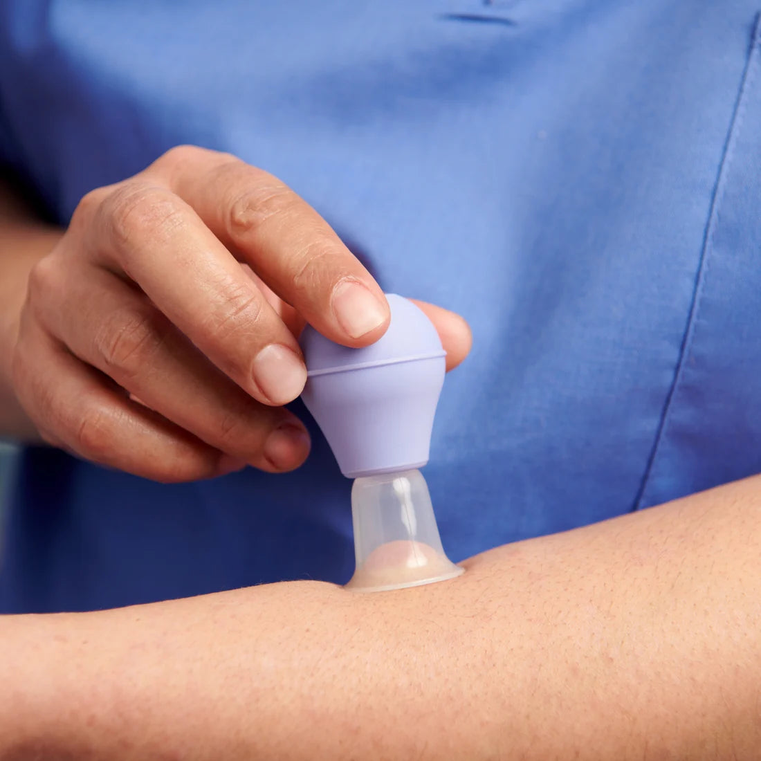 Lansinoh LatchAssist – Formues Manual për Thimtha të Sheshtë ose të Përmbysur