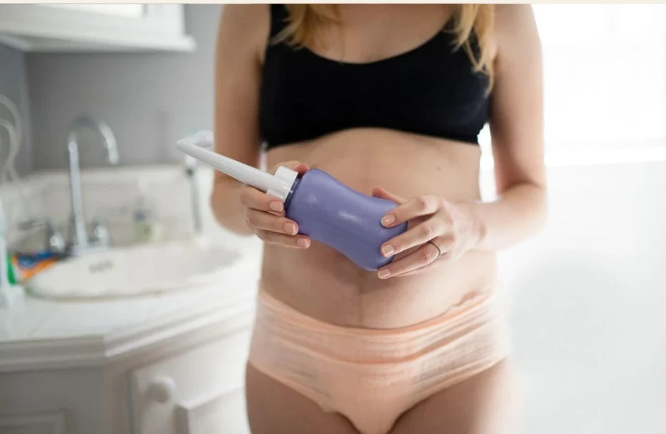 Lansinoh Postpartum Wash Bottle – Shishe Higjienike për Kujdesin Pas Lindjes
