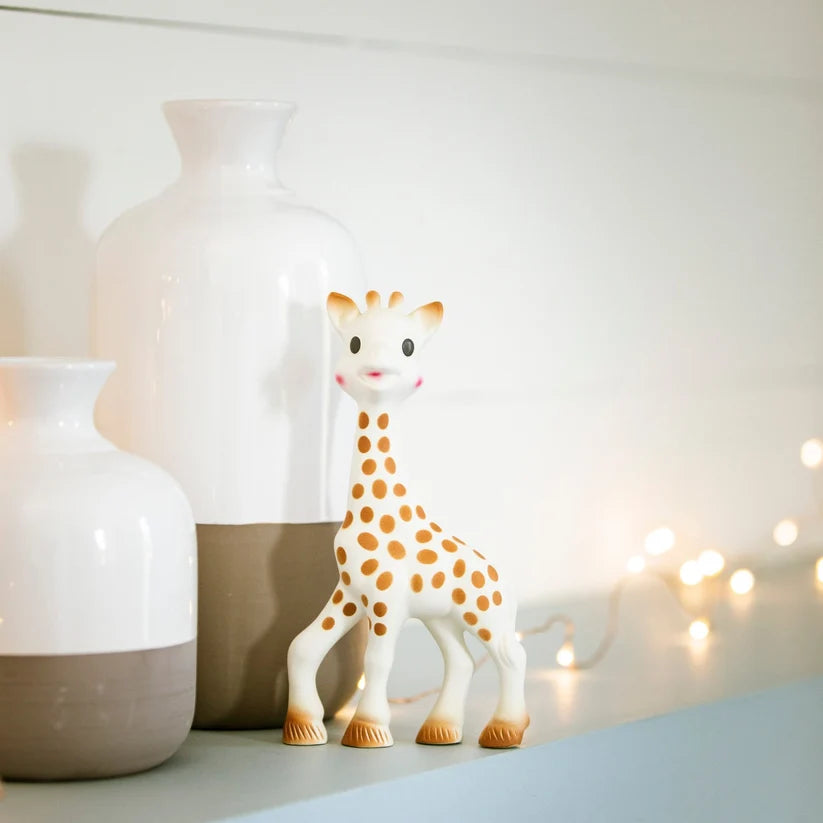 Sophie la girafe® & Non-Spill Cup 180 ml – Set Dhuratë me Sophie dhe Gotë Kundër Rrjedhjes
